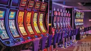 Interface mobile sunmory33 untuk Evolution Gaming menampilkan video dealer, tombol taruhan, dan saldo akun